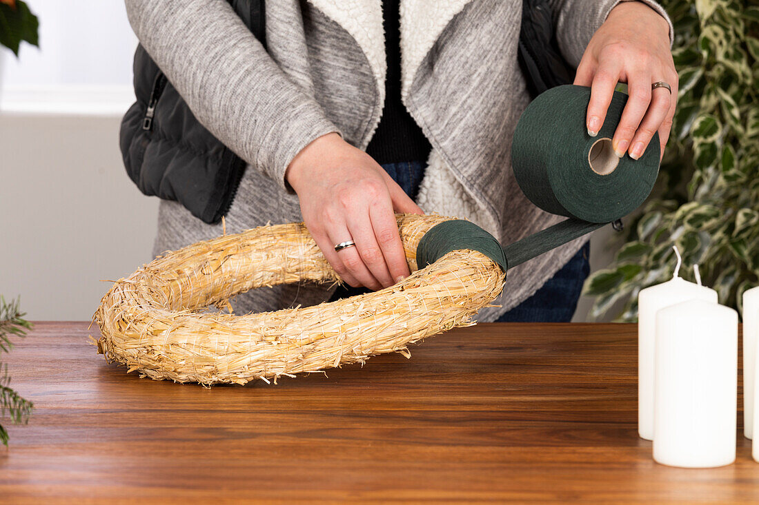 Shrouding a straw wreath