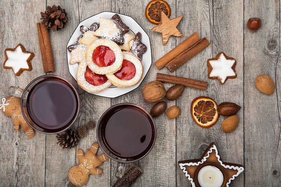 Children's punch with biscuits