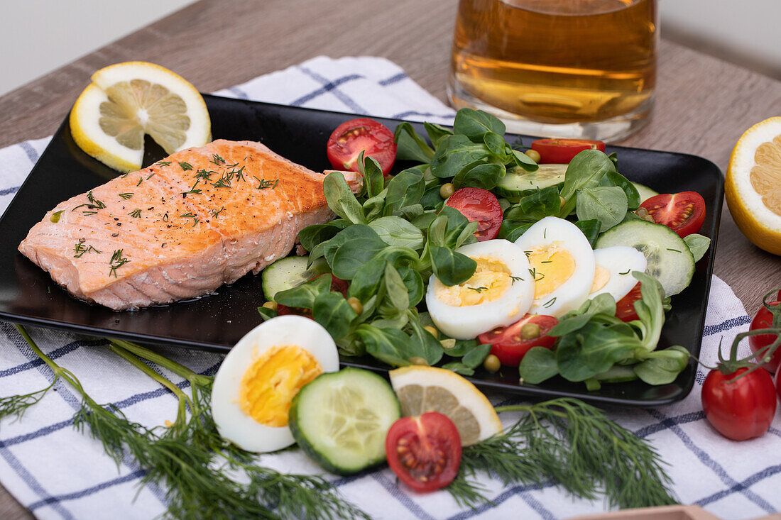 Colourful salad with smoked salmon