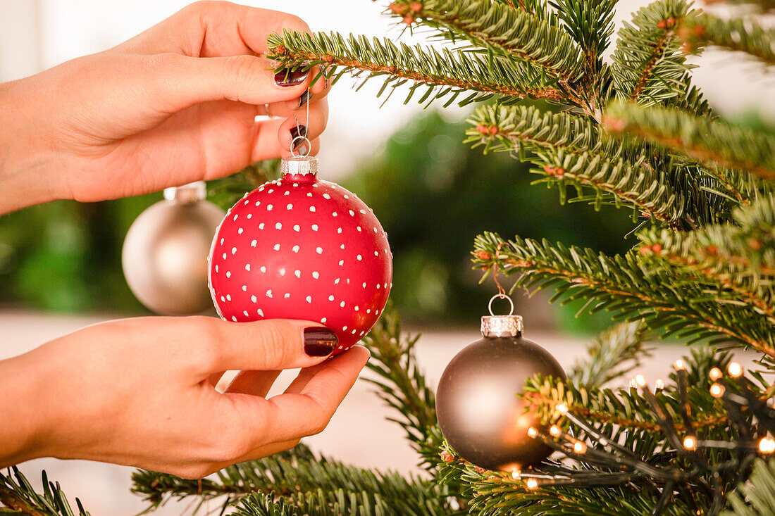 Christmas tree ball