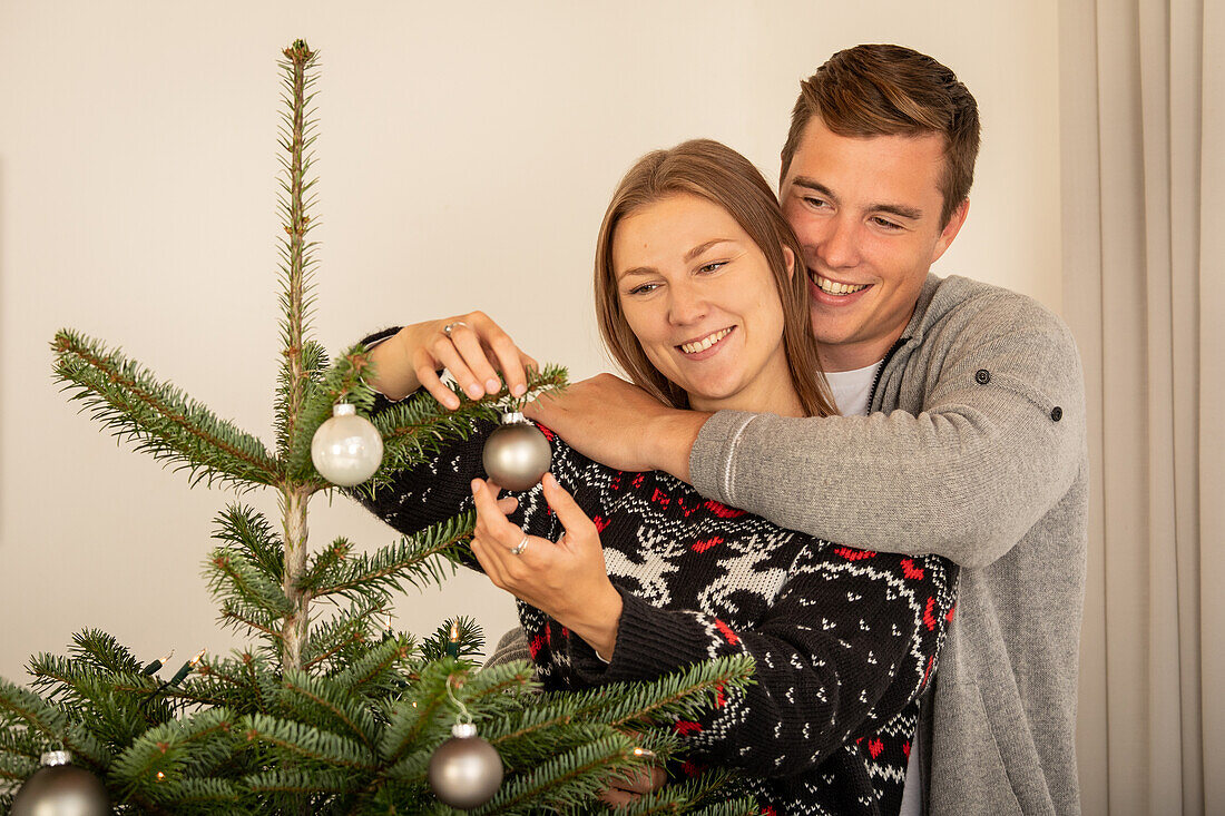 Decorate Christmas tree