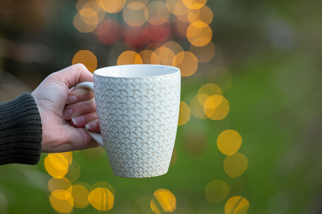 Lights in the garden - cup with bokeh