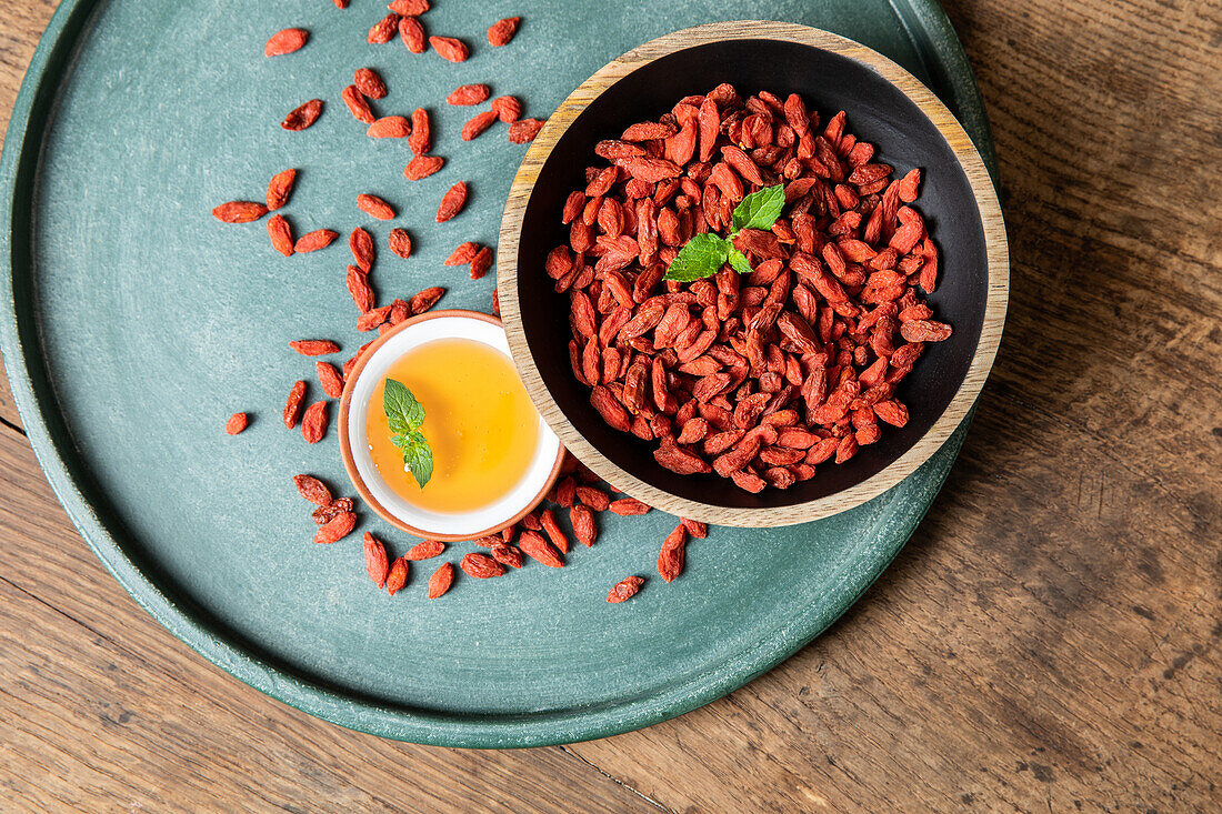 Goji berries with honey