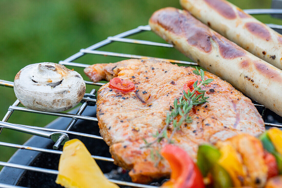 Grilling - Grill with food