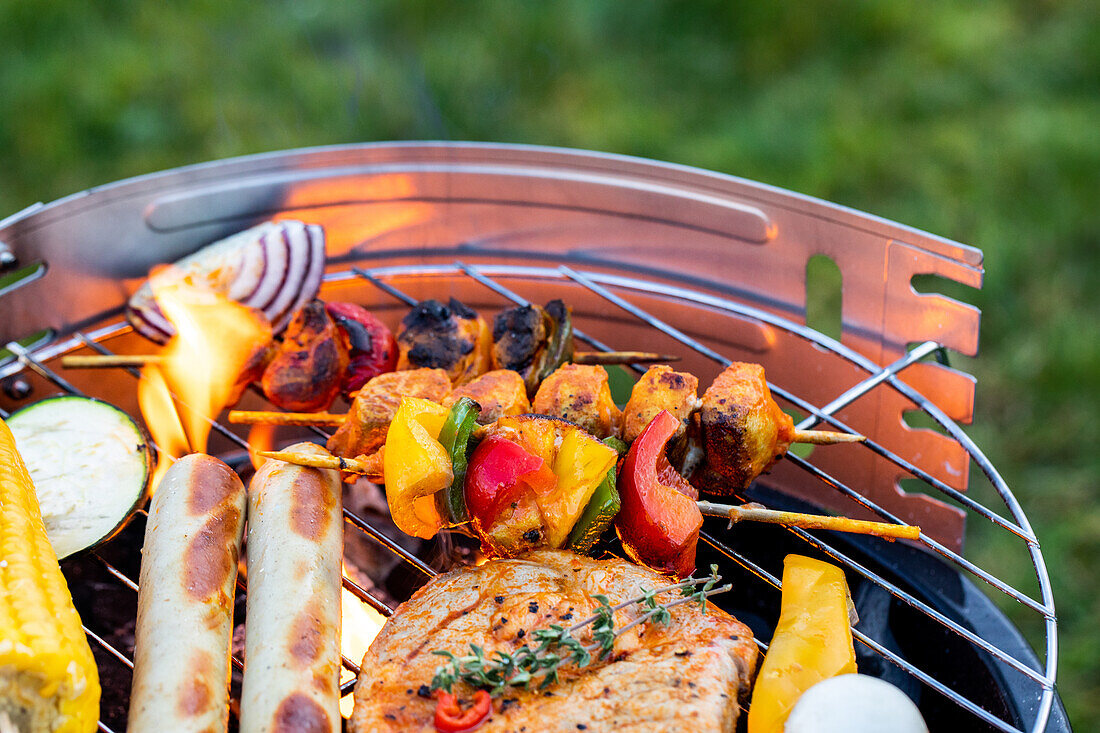 Grilling - Grill with food