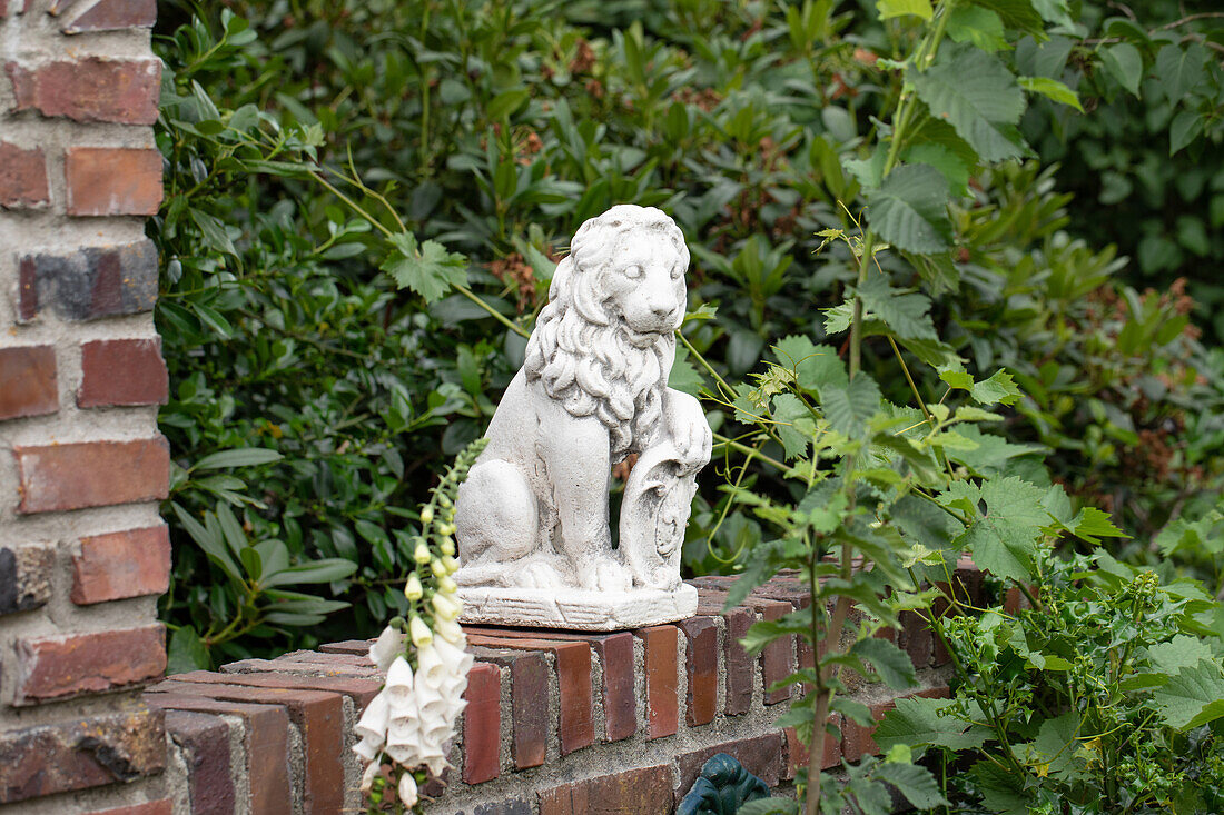 Garden decoration - Statue