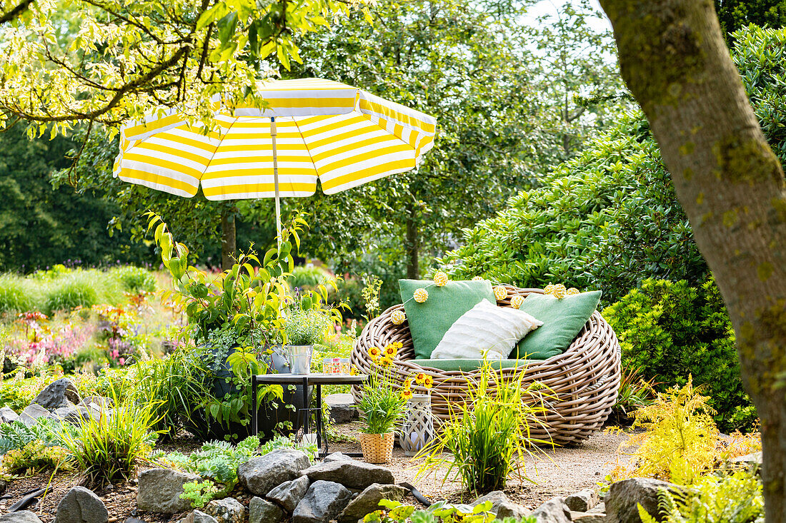 Garden furniture with parasol