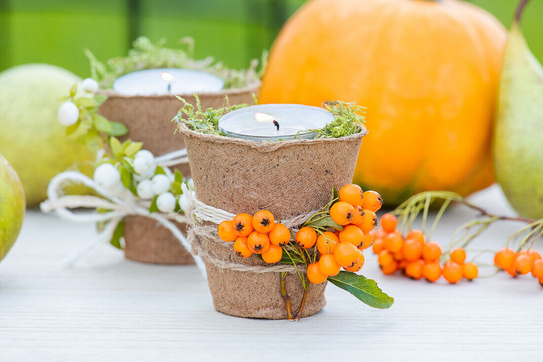 Autumn decoration - Tea lights with berries