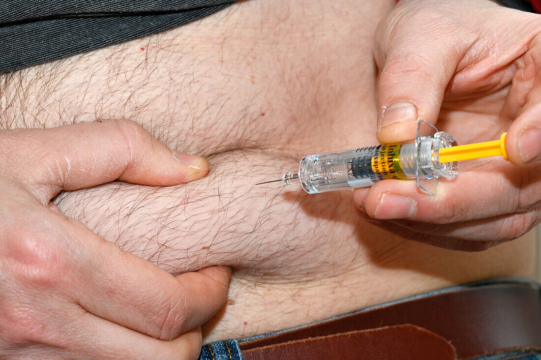 Patient self-injecting enoxaparin anticoagulant drug