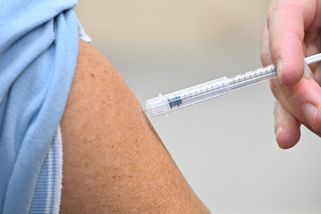 Patient receiving the 2023 Covid-19 vaccine