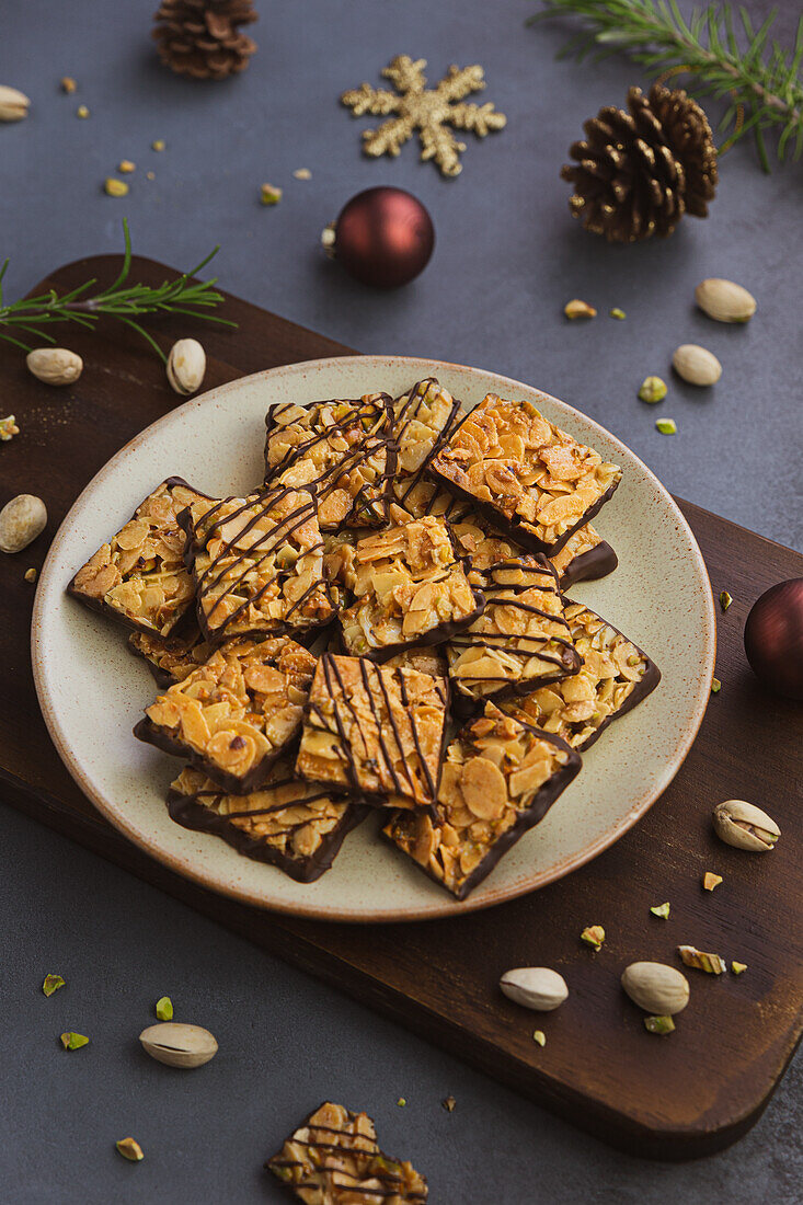 Florentines with almonds and salted pistachios