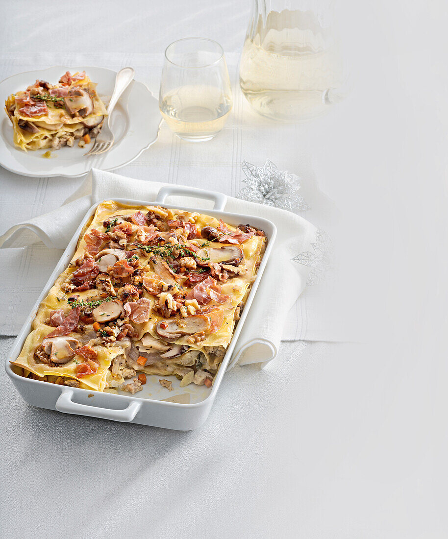 Lasagne mit Kapaun-Ragù, Steinpilzen und Walnüssen