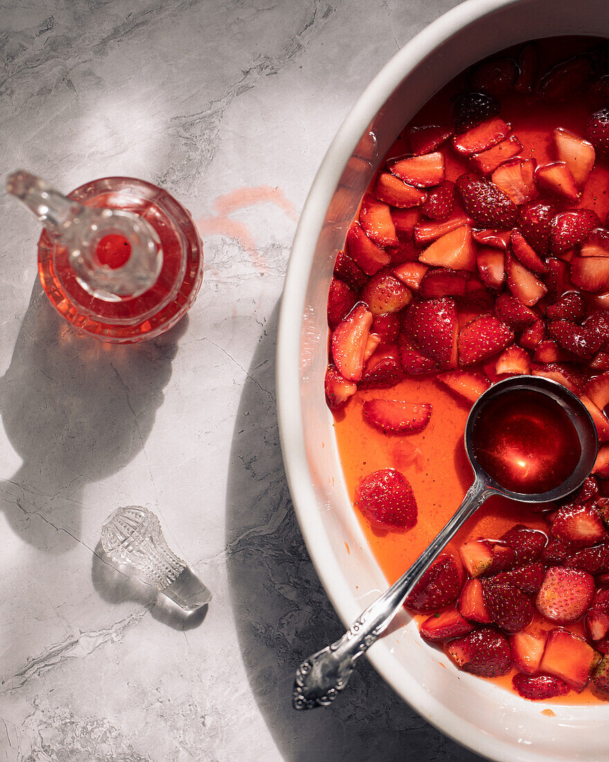 Marinating strawberries for jam