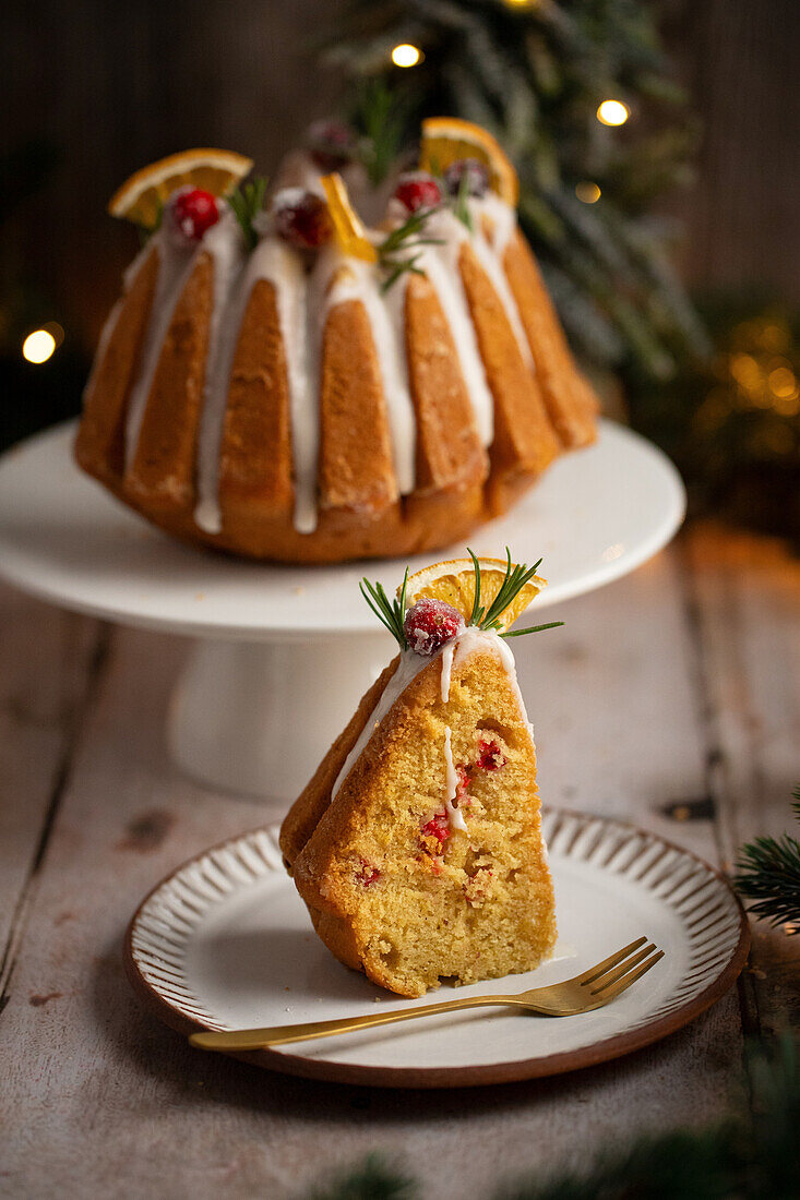 Weihnachtlicher Orangen-Gugelhupf