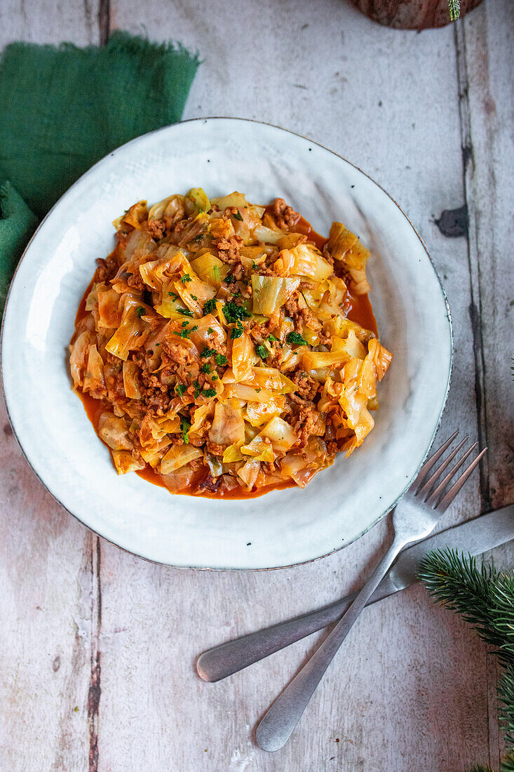 Quick cabbage and mince pan