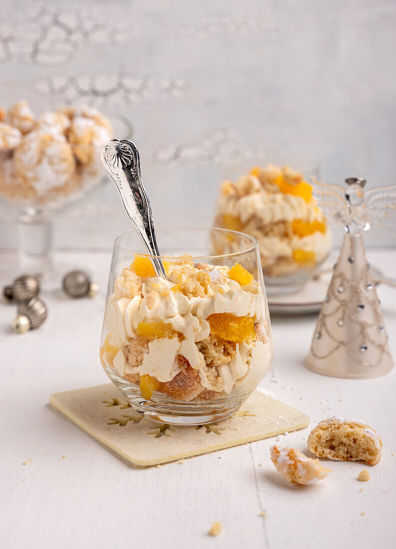 Vegan orange cream with orange pieces and amarettini