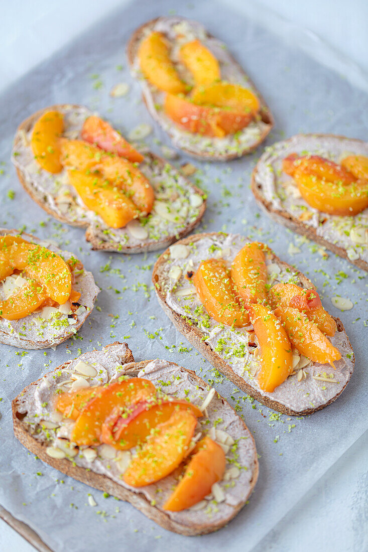 Bread with ricotta and caramelised peaches
