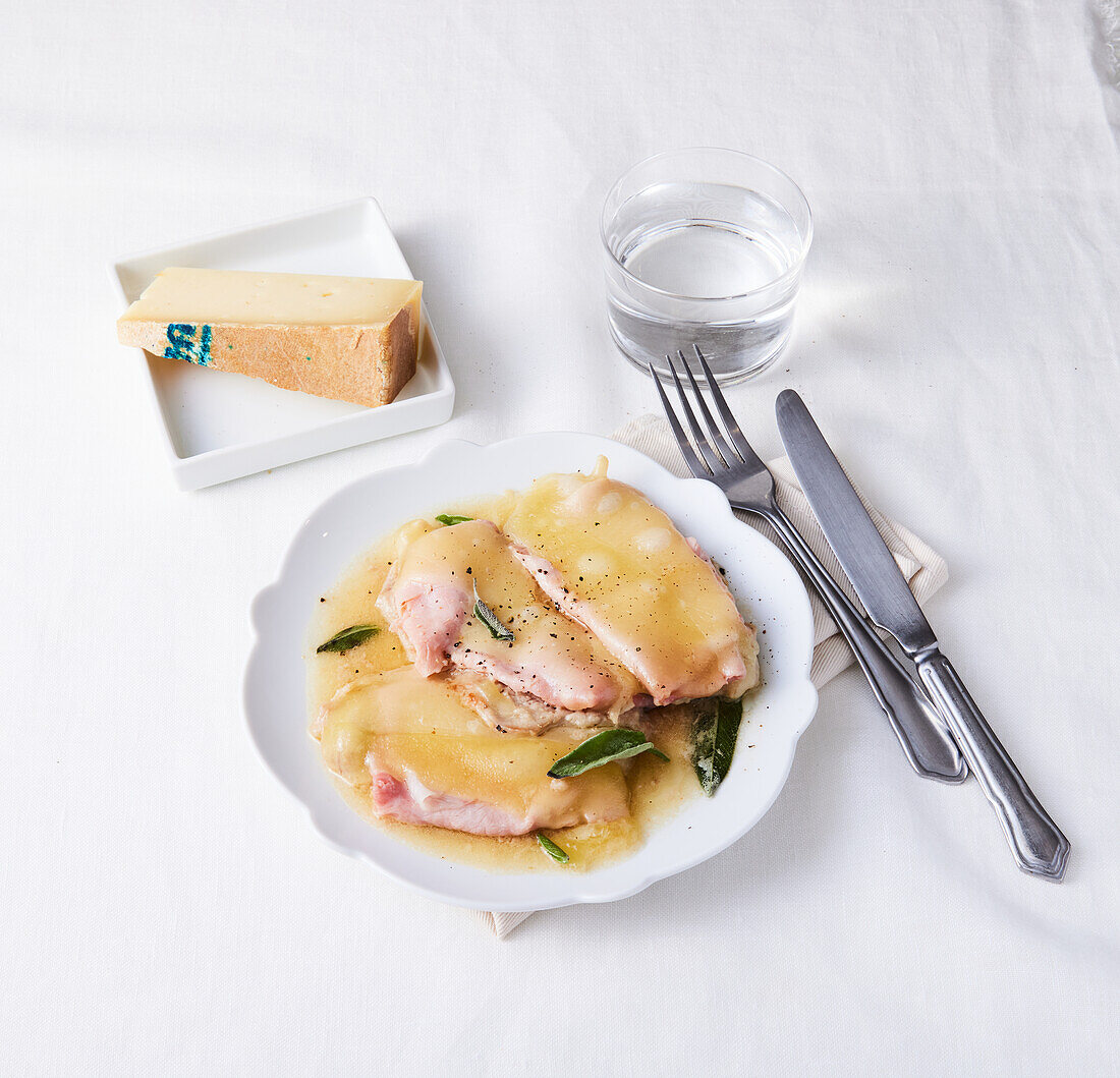 Escalope from Valle d'Aosta with ham and Fontina cheese