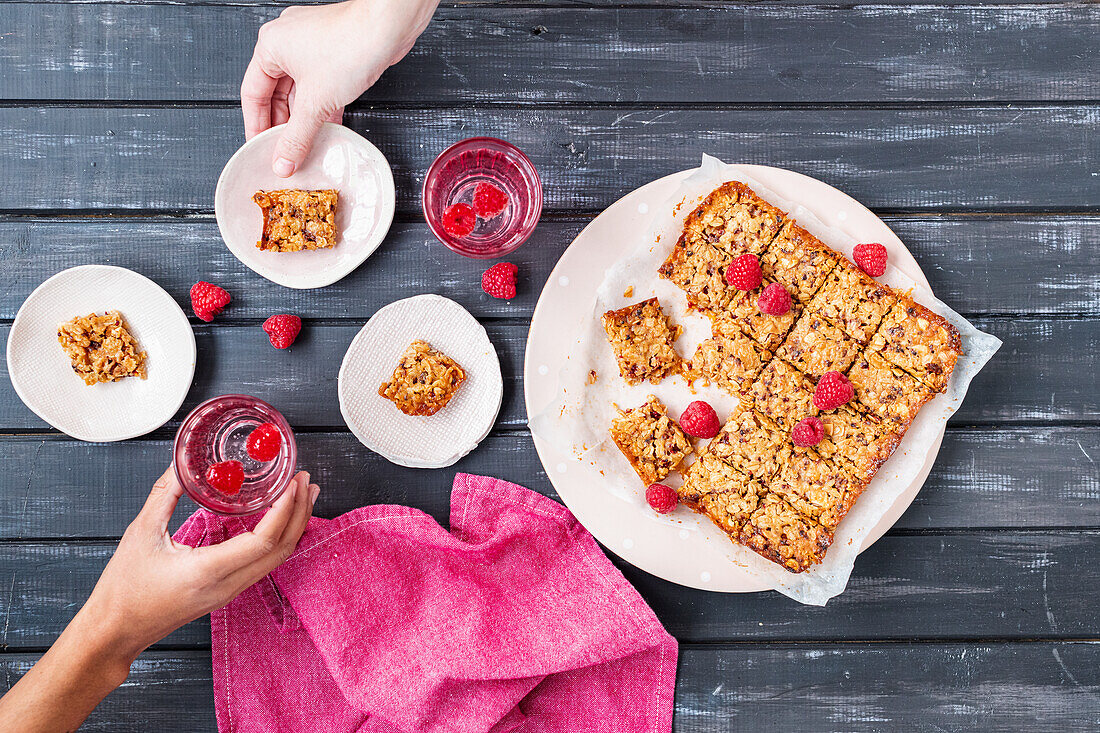 Oat and raspberry bar