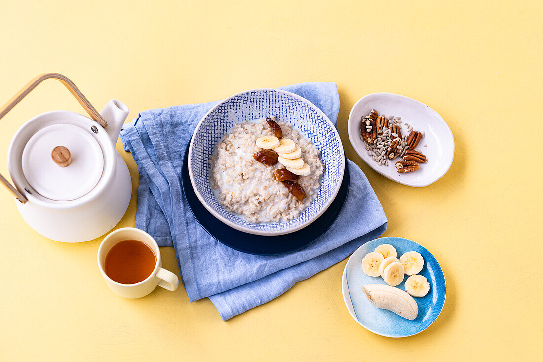 Haferbrei mit Datteln und Banane