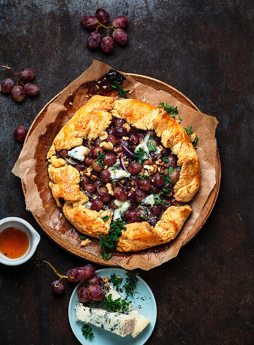 Galette with grapes and blue cheese