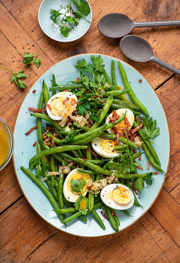 Green bean salad with egg and bacon