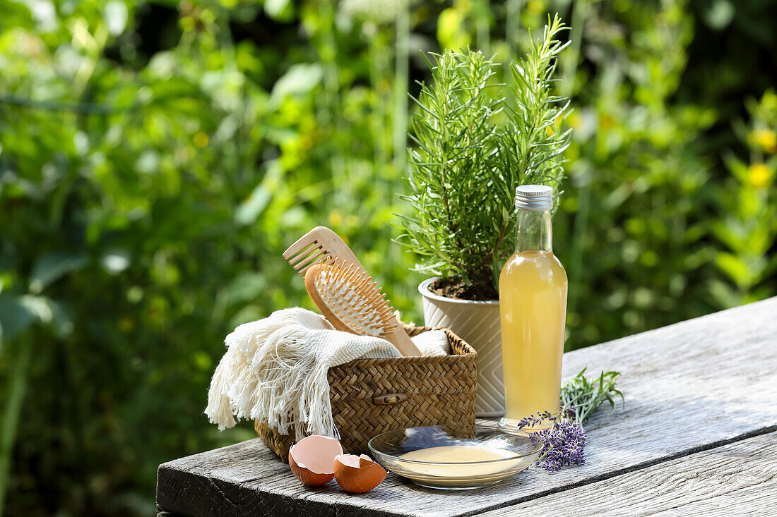 Shampoo aus Buchweizen, Apfelessig, Eigelb und Heilerde