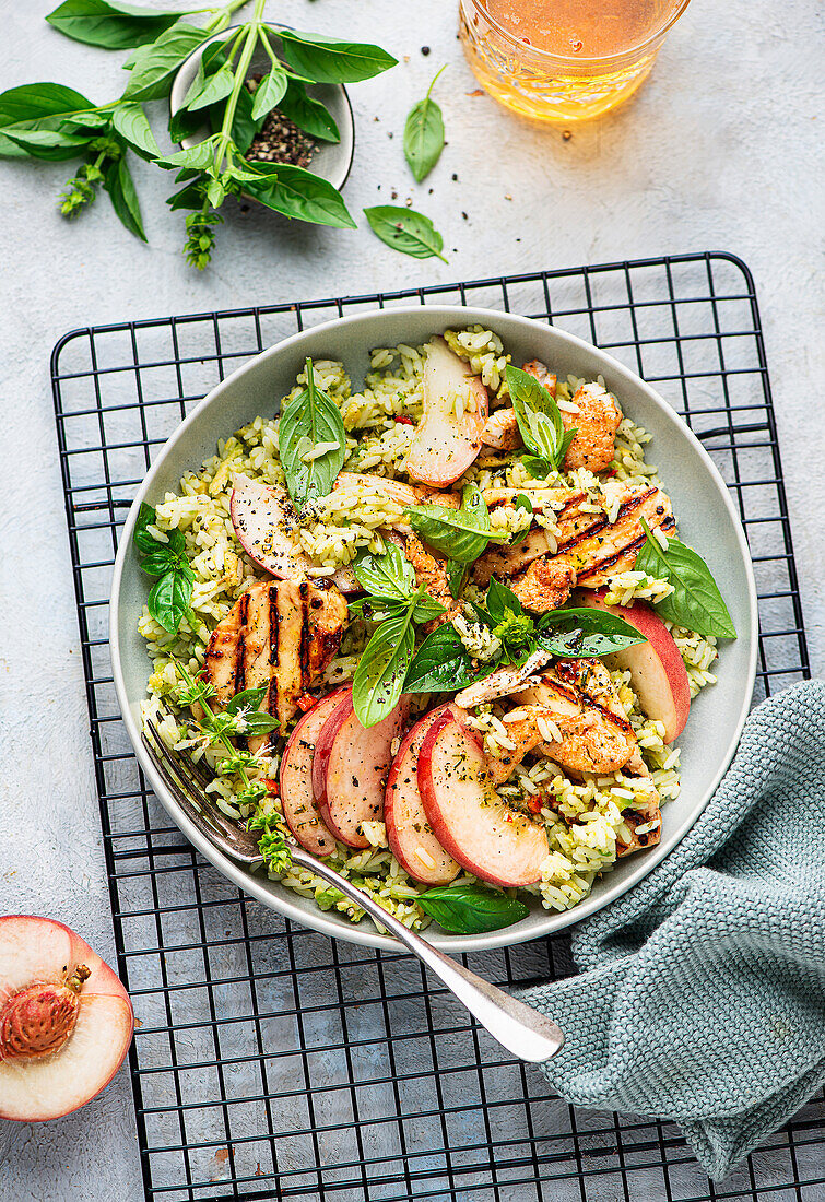 Rice salad with chicken, avocado and fried halloumi