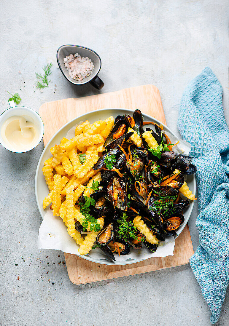 Mussels with chips