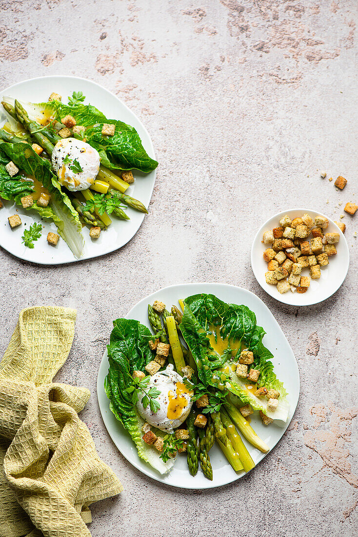 Lukewarm asparagus salad with poached egg and croutons