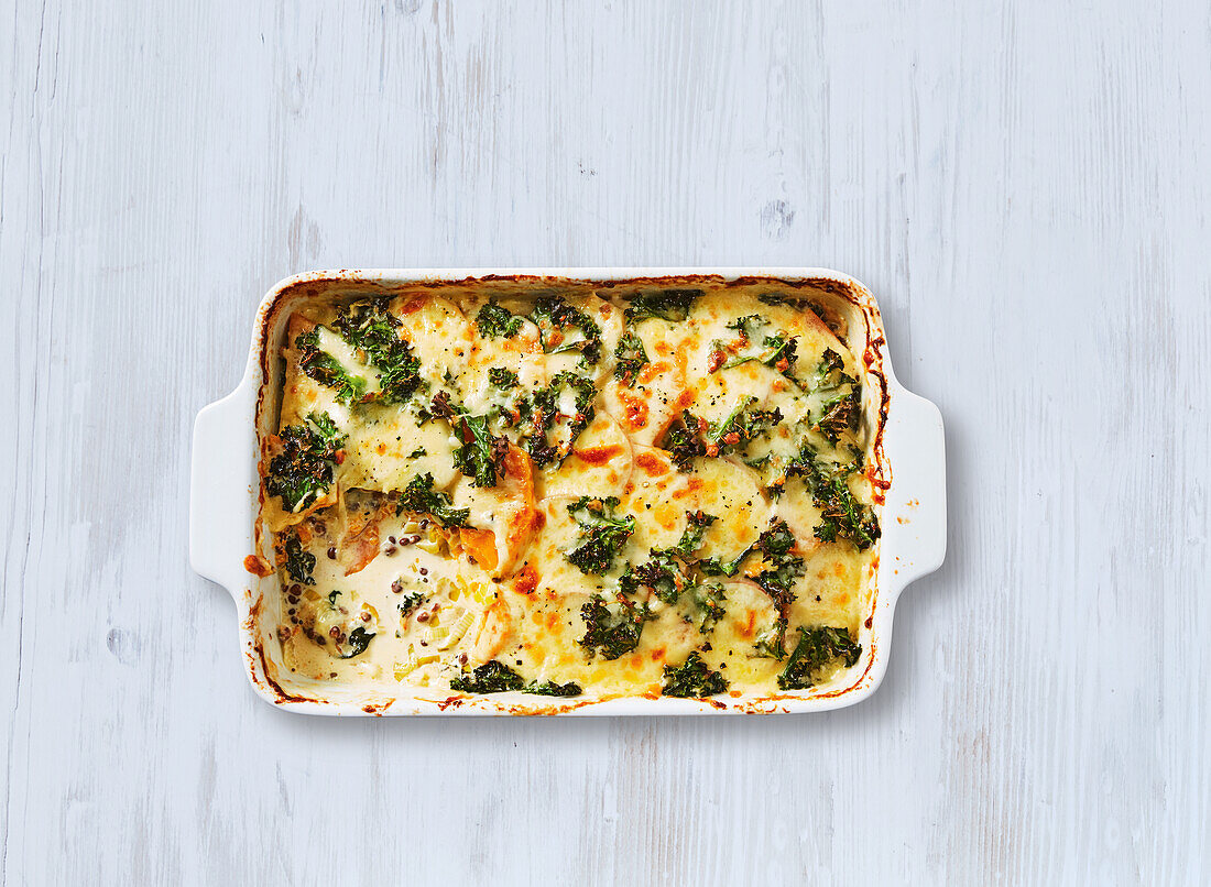 Casserole with kale, pumpkin and potatoes