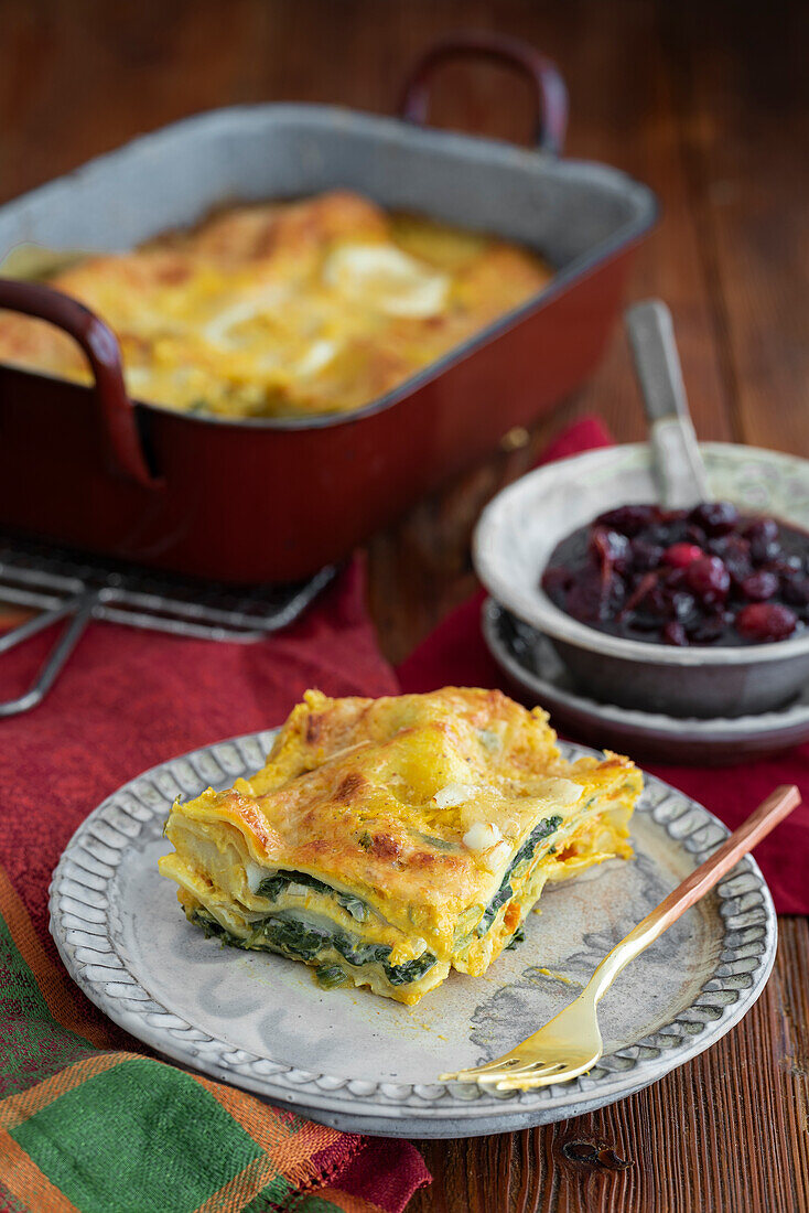 Spinach lasagne with cranberry sauce