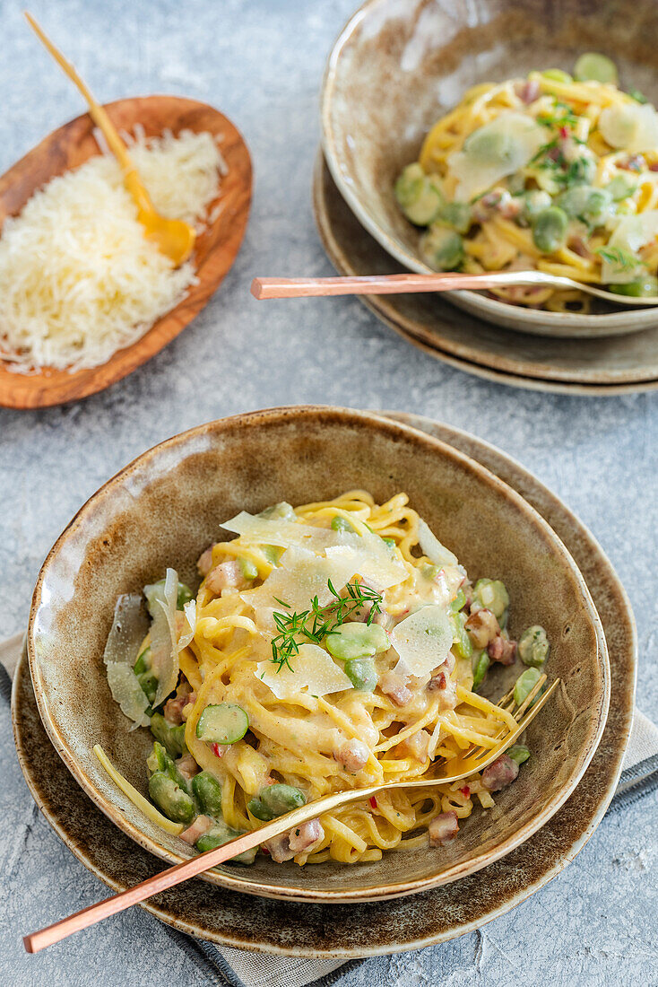 Linguine carbonara with parmesan