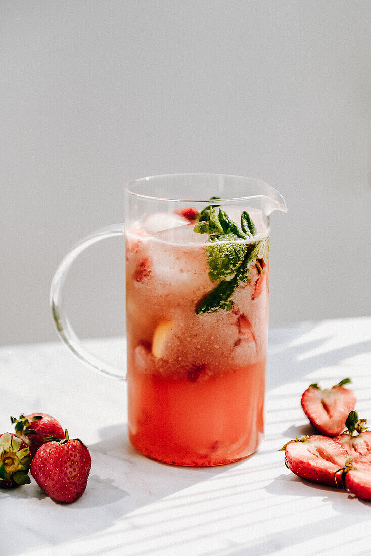 Strawberry lemonade with mint and lemon