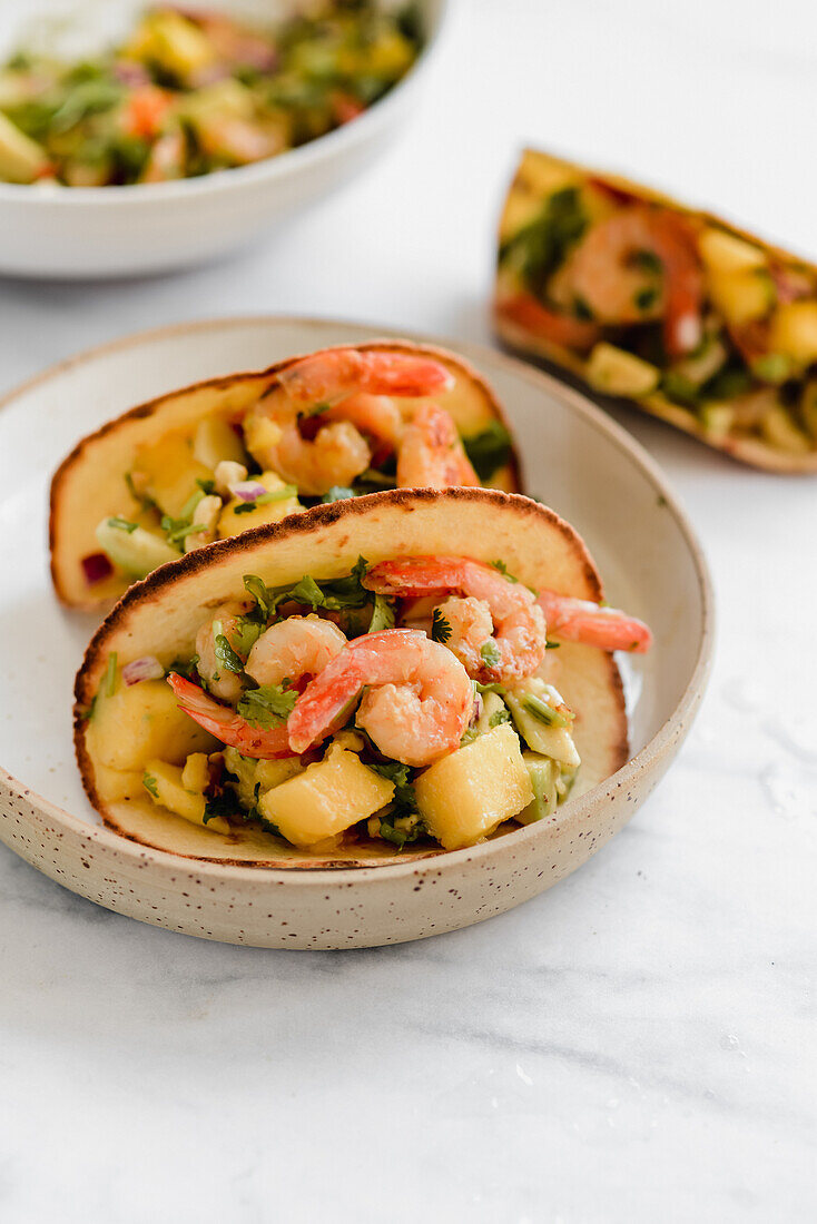 Tortillas with guacamole, mango and prawns