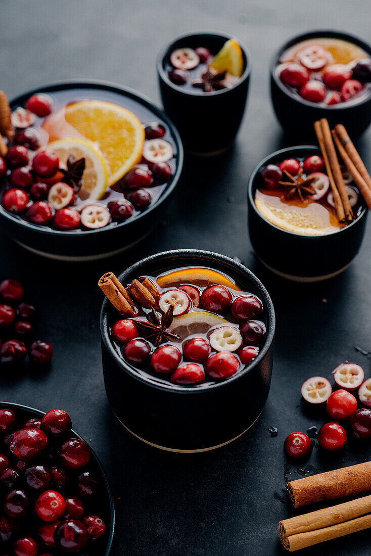 Punch with cranberries, cinnamon, orange and aniseed stars