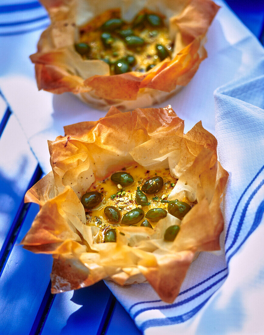 Crispy filo pastry tartlets with yoghurt and pistachio filling