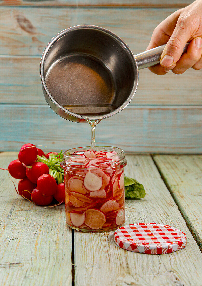 Pickled radishes with vinegar sauce