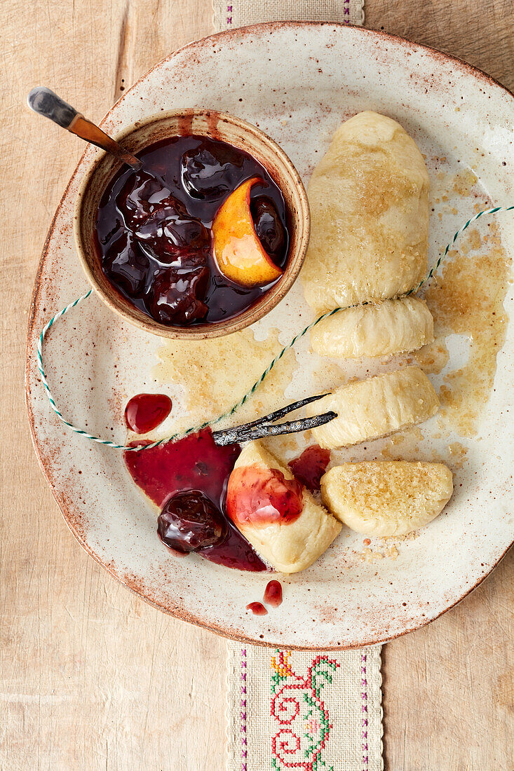 Böhmische Knödel mit Backpflaumensauce (vegan)