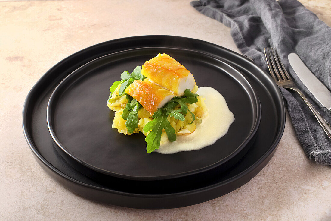Smoked cod on potatoes with beurre blanc