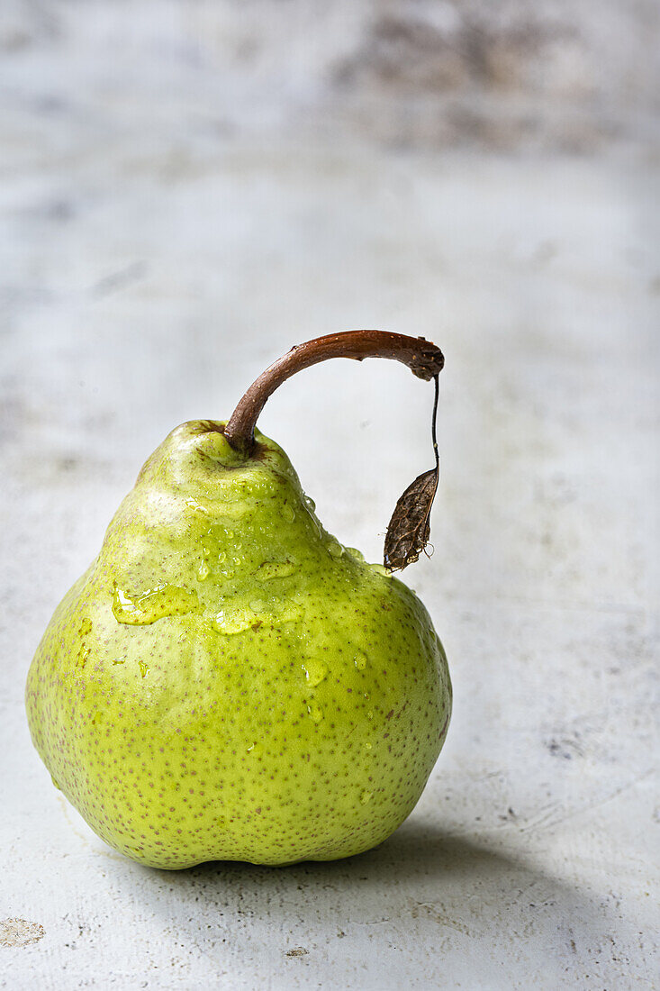 Single green Williams pear