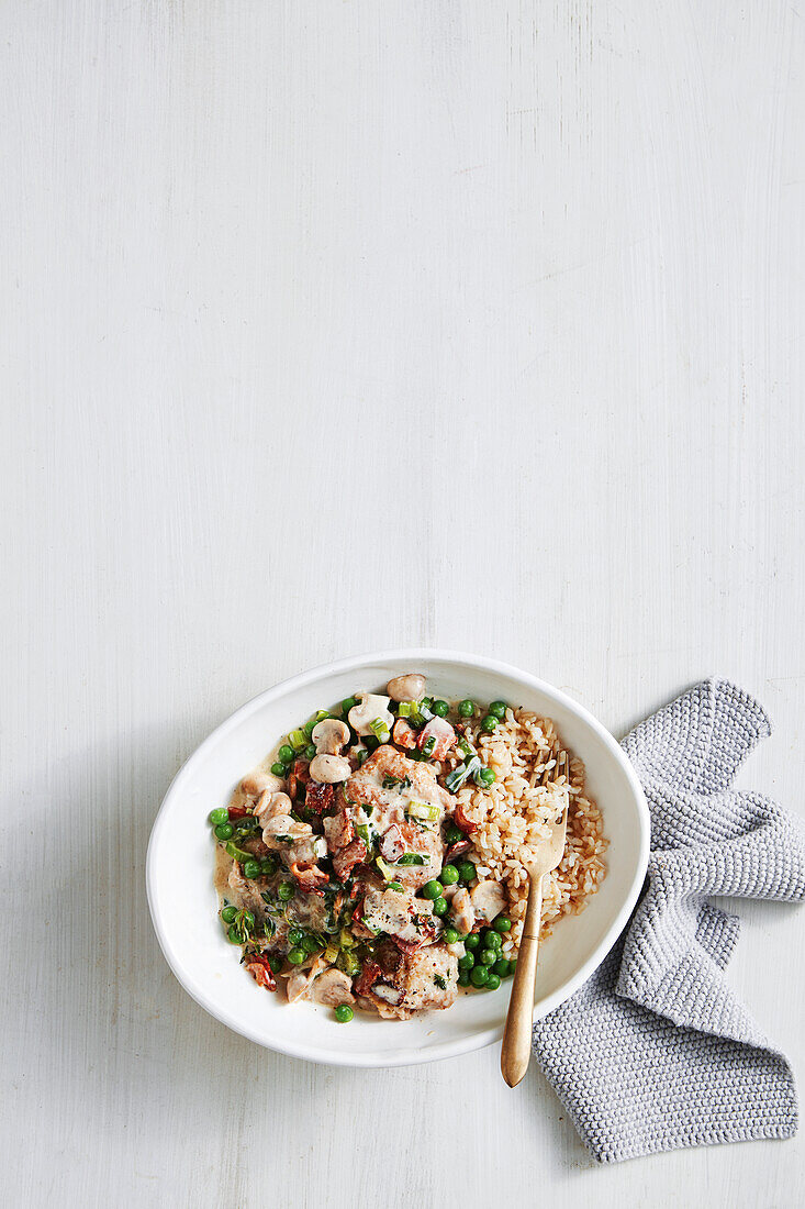 Creamy chicken with bacon and mushrooms from the slow cooker