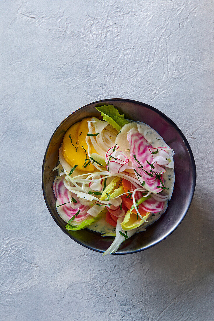 Gemüsesalat in Seidentofu-Dressing