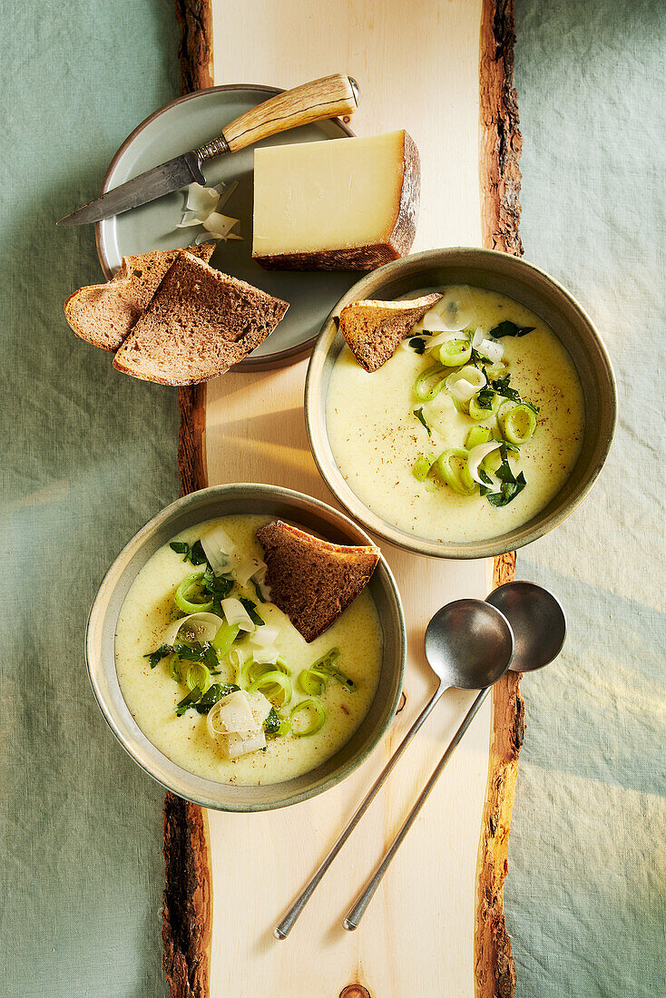 Cream of polenta soup with leek and mountain cheese