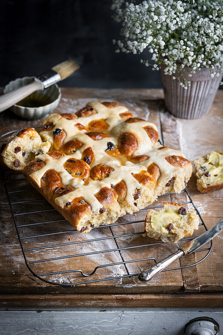 Frisch gebackene Hot Cross Buns