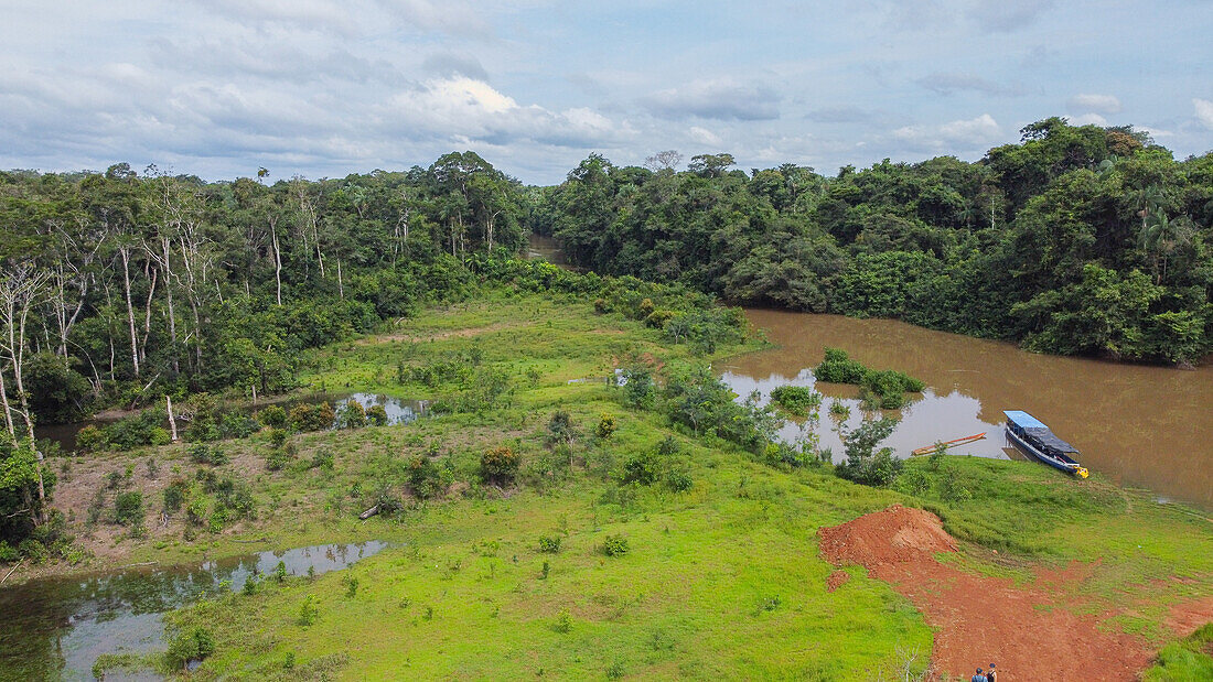 Ein Panoramablick auf den Fluss Unilla in Calamar, Guaviare