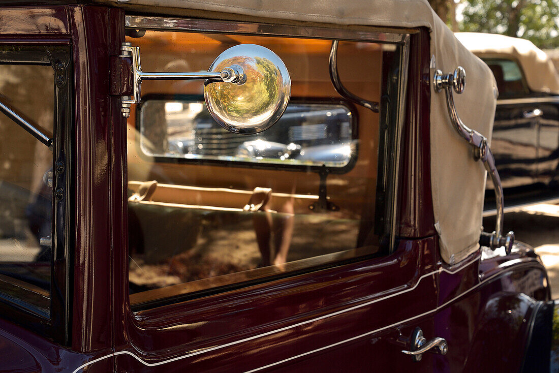 Detail eines Oldtimers bei einem Autofestival in San Lorenzo de El Escorial, Madrid