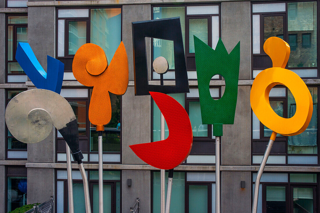 Urban Rattle sculpture by Charlie Hewitt on the High Line, Chelsea, New York City, United States of America