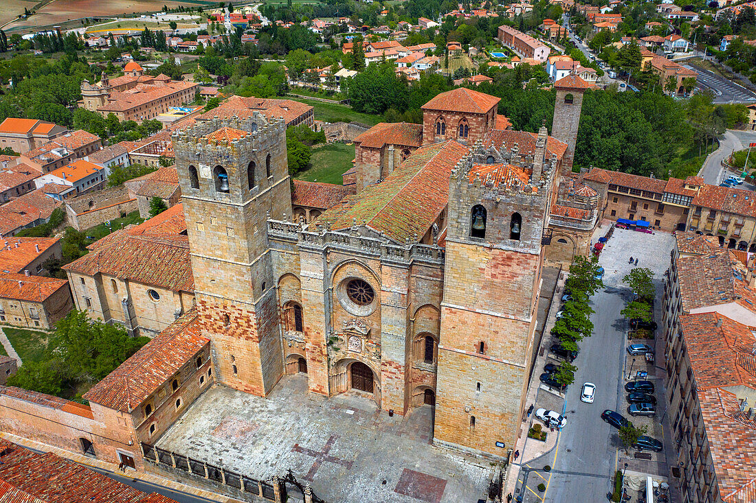 Aerial view of the cathedral and main square, Plaza Mayor, Sigüenza, Guadalajara province, Spain