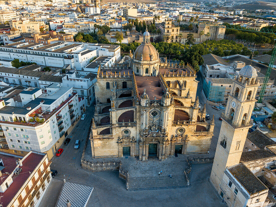 Luftaufnahme der Kathedrale des heiligen Erlösers in Jerez de la Frontera in der Provinz Cádiz, Spanien